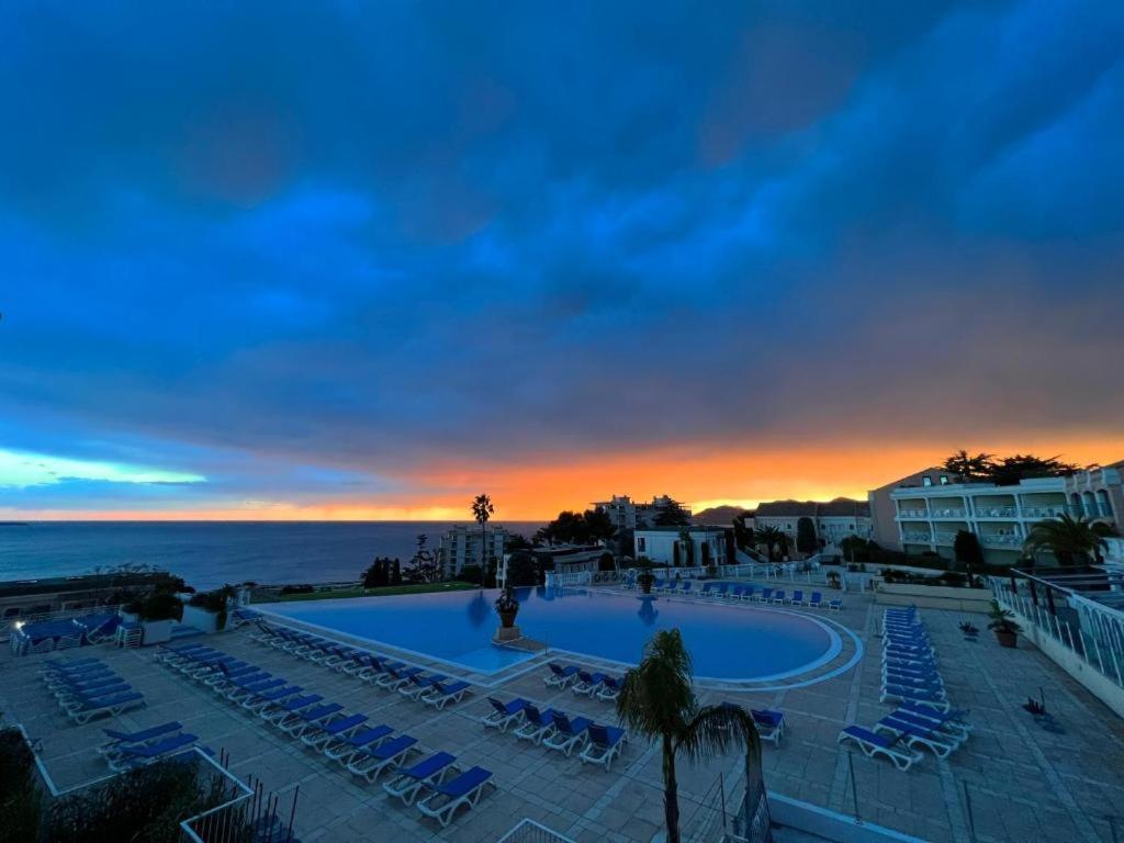 Holiday Paradise Канны Экстерьер фото